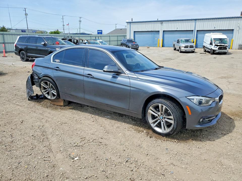 2018 BMW 3er VIN WBA8D9C57JA615611 COPART salvage auction — REAR END, IL - SALVAGE CERTIFICATE, sold $8,400 on 2026-07-29 (photo 4)