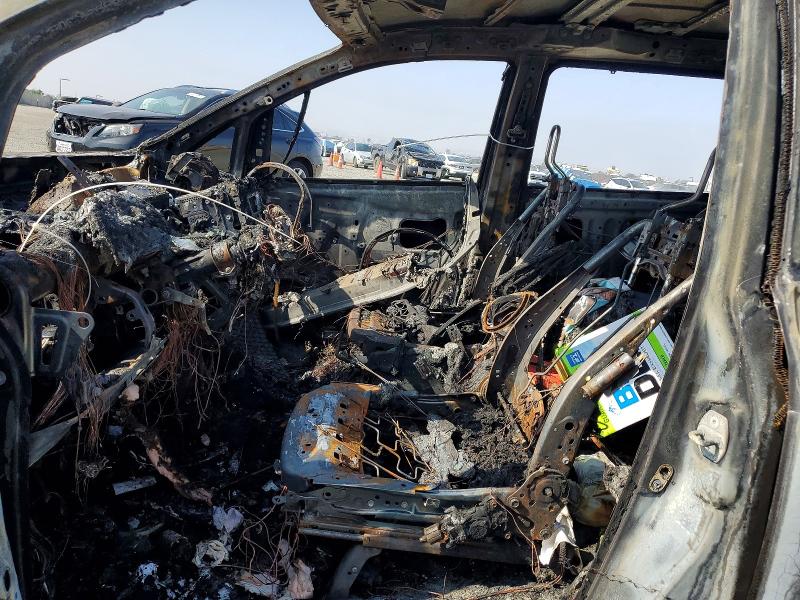 2011 Toyota Sienna VIN 5TDKK3DC8BS048418 COPART salvage auction — BURN, Ca - Non-Repairable Vehicle Cert, sold $275 on 2026-07-10 (photo 7)