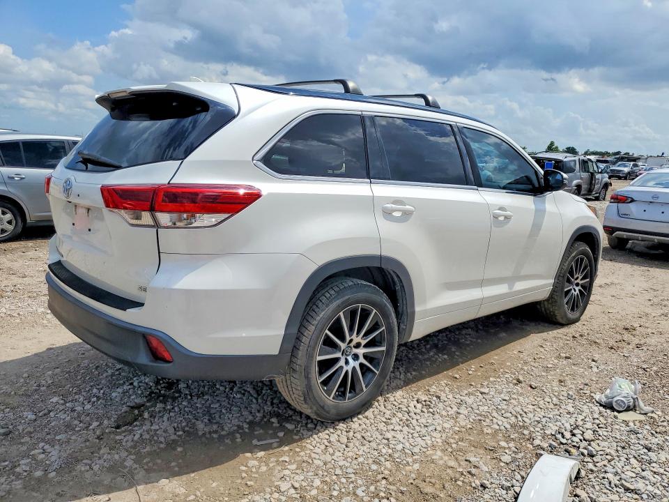 2018 Toyota Highlander VIN 5TDKZRFH1JS541847 COPART salvage auction — SIDE, Tx - Salvage Vehicle Title, sold $650 on 2026-07-30 (photo 3)