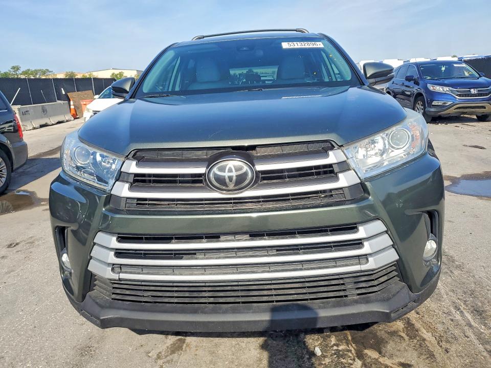 2019 Toyota Highlander VIN 5TDZZRFH1KS333290 COPART salvage auction — MINOR DENT/SCRATCHES, In - Certificate Of Title (P), sold $9,600 on 2026-07-30 (photo 5)
