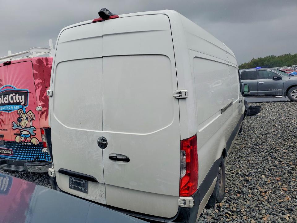 2019 Freightliner Sprinter 2500 VIN WDRPF1CDXKT009789 COPART salvage auction — ALL OVER, FL - CERT OF TITLE SLVG REBUILDABLE, sold $300 on 2026-07-29 (photo 6)