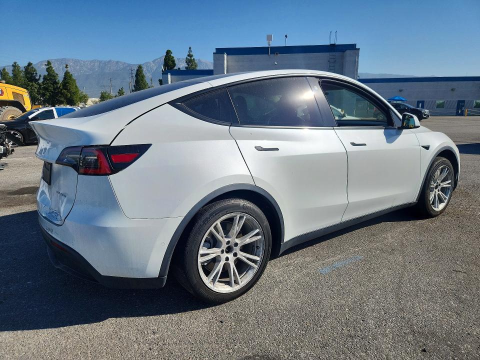 2021 Tesla Model y VIN 5YJYGDEEXMF090520 COPART salvage auction — REAR END, Ca - Salvage Certificate, sold $7,000 on 2026-07-02 (photo 3)