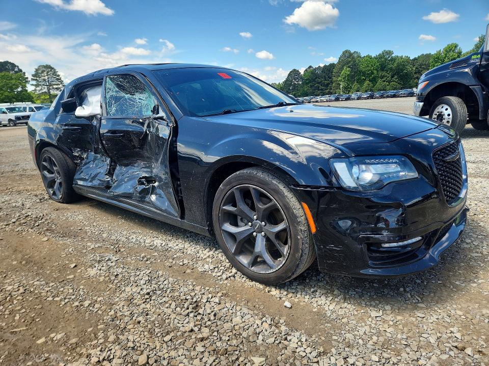 2022 Chrysler 300 VIN 2C3CCABT5NH180696 COPART salvage auction — SIDE, Ar - Cert Of Title-Salvage, sold $7,400 on 2026-07-08 (photo 4)