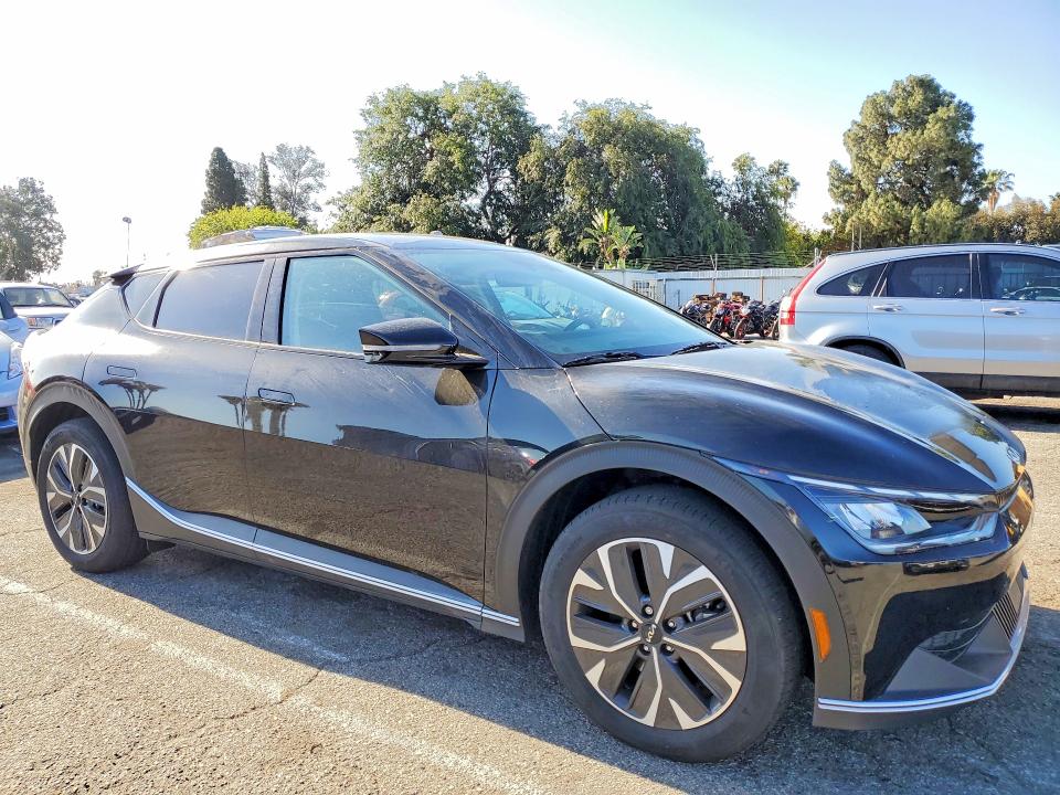 2024 Kia Ev6 VIN KNDC34LA0R5621917 COPART salvage auction — SIDE, Ca - Salvage Certificate, sold $12,700 on 2026-07-24 (photo 4)