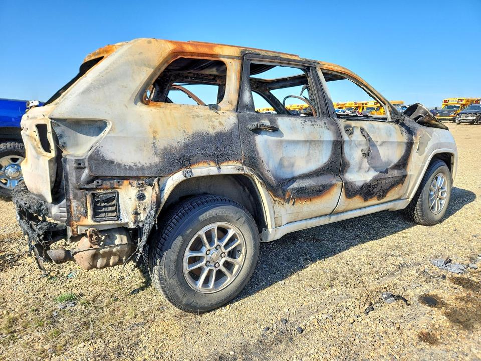 2020 Jeep Grand cherokee VIN 1C4RJFAG7LC357262 COPART salvage auction — INTERIOR BURN, Ab - Bos - Nonrepairable, sold $1,600 on 2026-07-02 (photo 3)