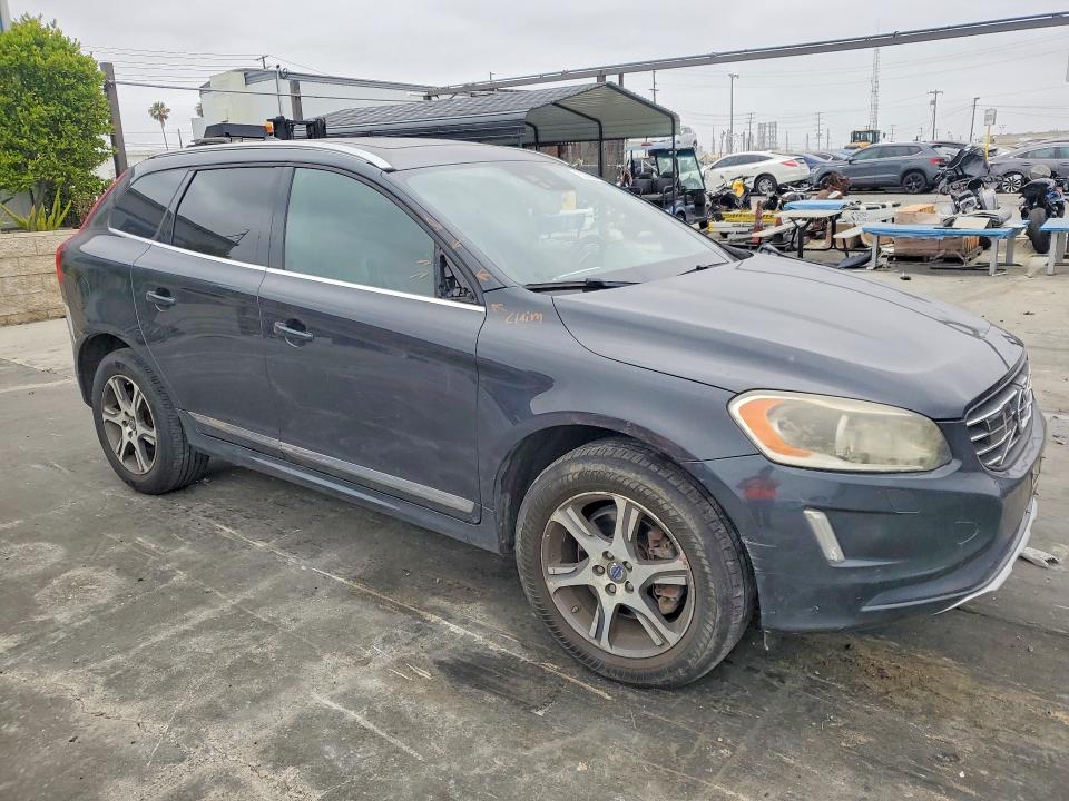 2014 Volvo Xc60 VIN YV4902DZ1E2553342 COPART salvage auction — VANDALISM, CA - SALVAGE CERTIFICATE, sold $1,250 on 2026-07-06 (photo 4)