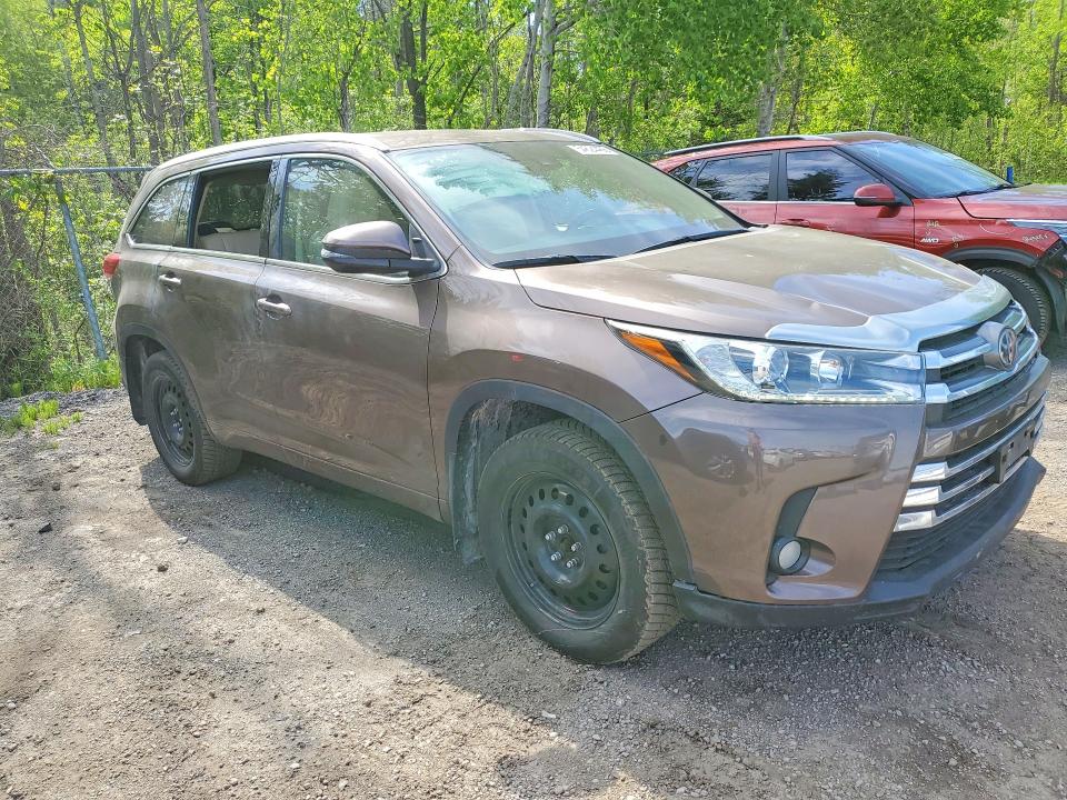 2017 Toyota Highlander VIN 5TDJZRFH6HS442110 COPART salvage auction — SIDE, ON - PERMIT NO BRAND - UNFIT, sold $14,200 on 2026-07-14 (photo 4)