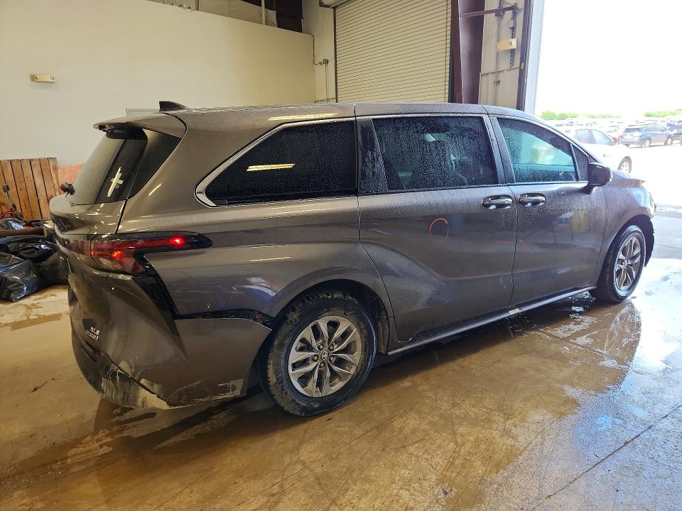 2024 Toyota Sienna VIN 5TDYRKEC6RS212256 COPART salvage auction — FRONT END, TX - CERTIFICATE OF TITLE, sold $21,500 on 2026-07-09 (photo 3)