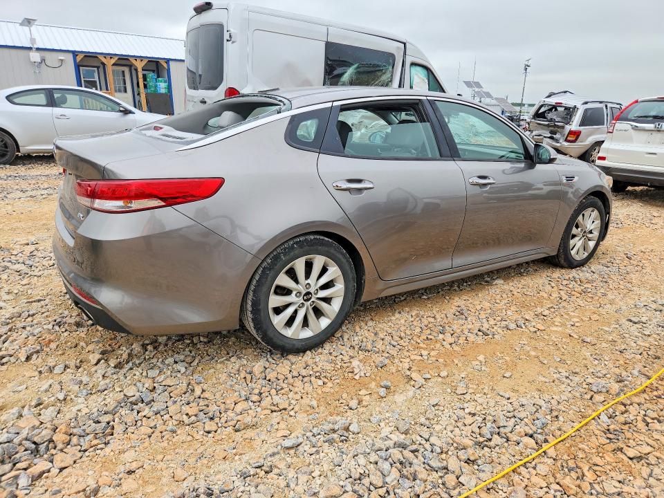 2016 Kia VIN 5XXGU4L36GG037868 COPART salvage auction — HAIL, Mo - Salvage Certificate Of Title, sold $1,200 on 2026-07-08 (photo 3)