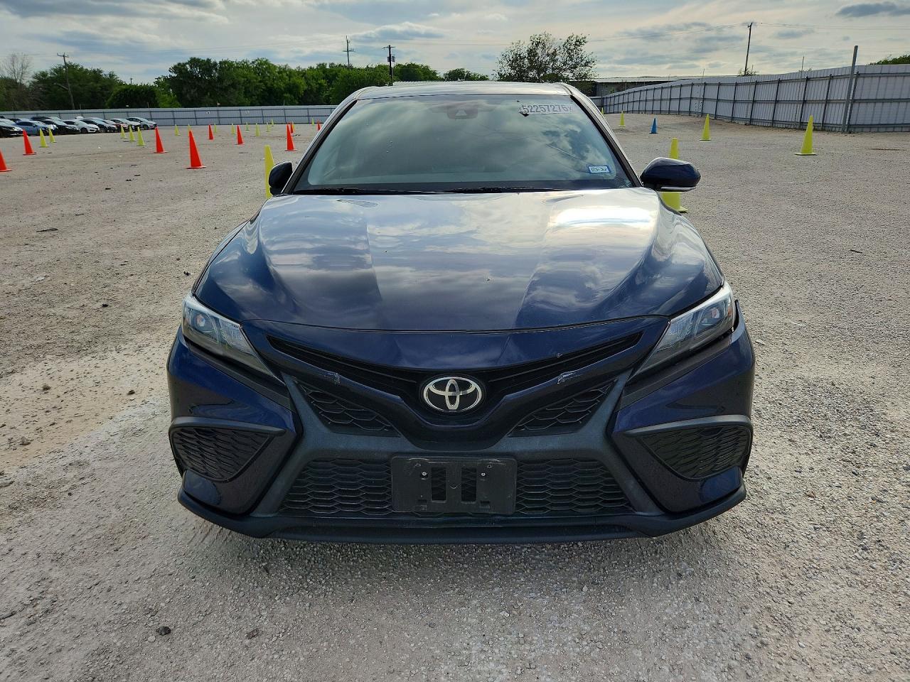 2022 Toyota Camry VIN 4T1G11AK1NU649514 COPART salvage auction — Side, TX - SALVAGE VEHICLE TITLE, sold $9,900 on 2026-07-09 (photo 5)