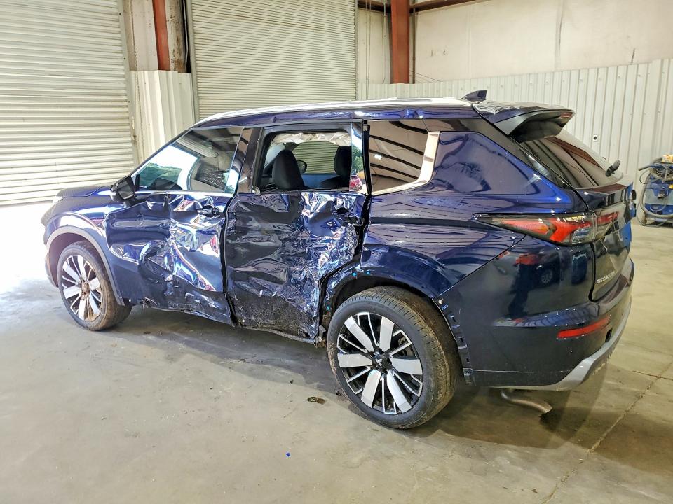 2025 Mitsubishi Outlander VIN JA4J3WA8XSZ057057 COPART salvage auction — SIDE, TX - SALVAGE VEHICLE TITLE, sold $8,400 on 2026-07-13 (photo 2)