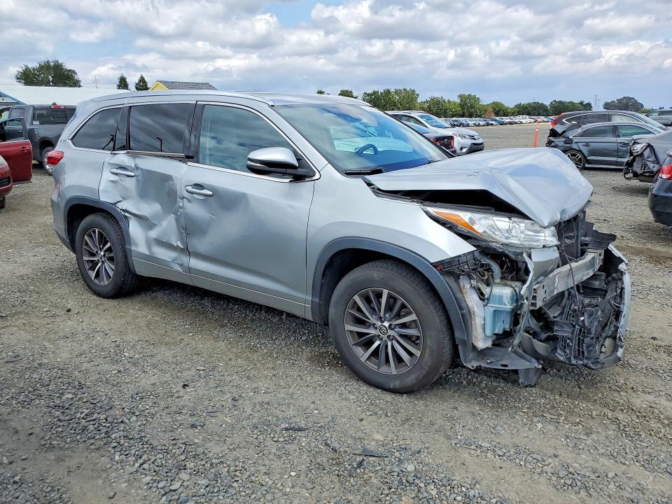 2017 Toyota Highlander VIN 5TDKZRFH9HS513174 COPART salvage auction — FRONT END, CA - SALVAGE CERTIFICATE, sold $7,000 on 2026-07-14 (photo 4)