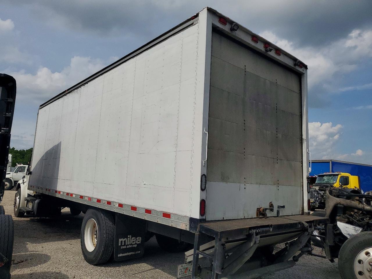 2018 Frht - freightliner VIN 1FVACWFB3JHJN5754 COPART salvage auction — Side, TX - SALVAGE VEHICLE TITLE, sold $6,100 on 2026-08-05 (photo 3)