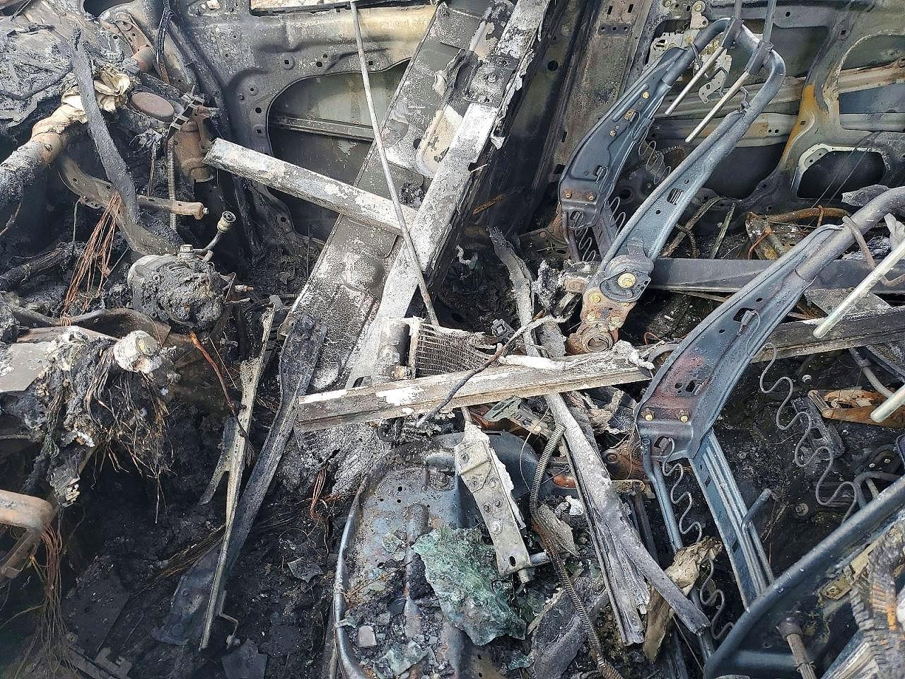 2010 Mazda 5 VIN JM1CR2W35A0360754 COPART salvage auction — Burn, KS - NON-REPAIRABLE VEHICLE CERTIFI, sold $100 on 2026-07-09 (photo 7)