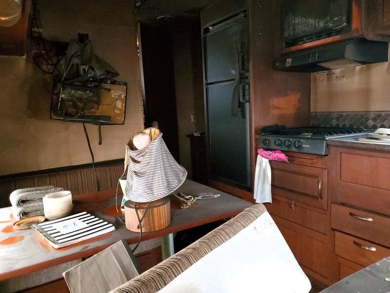2015 Forest river Wildwood VIN 4X4TWDB28F7348091 COPART salvage auction — INTERIOR BURN, AL - CERT OF TITLE-PARTS ONLY SALVG, sold $90 on 2026-07-28 (photo 6)