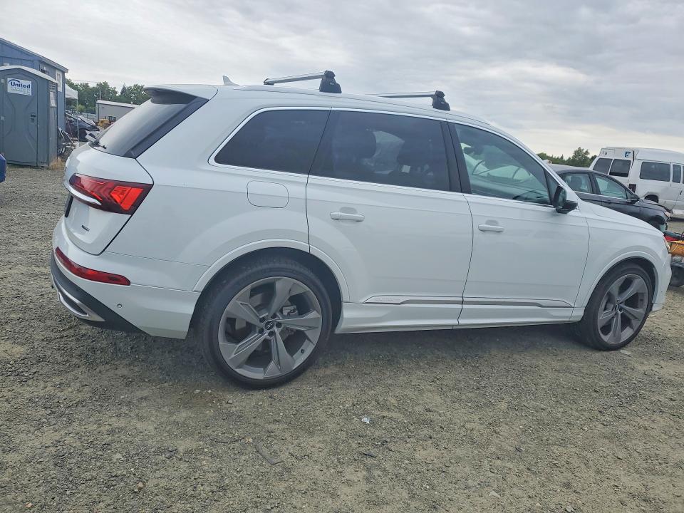 2020 Audi Q7 VIN WA1VXAF72LD009401 COPART salvage auction — NORMAL WEAR, Mt - Dis/Dlr/Exp Only Clean Title, sold $12,700 on 2026-07-09 (photo 3)