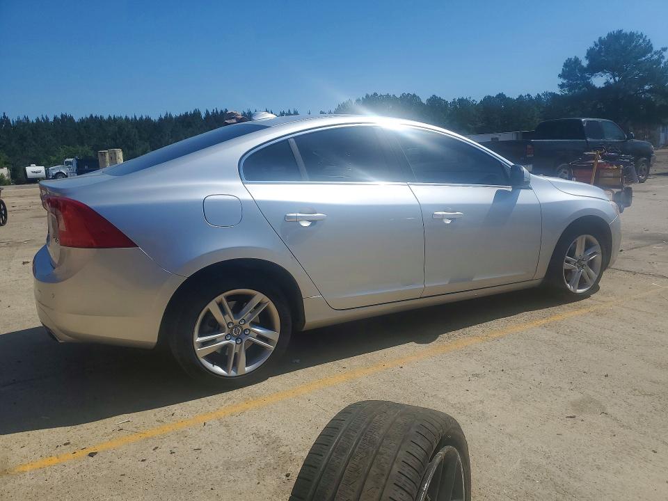 2015 Volvo VIN YV140MFKXF2360918 COPART salvage auction — FRONT END, Sc - Cert Of Title-Salvage, sold $2,500 on 2026-07-10 (photo 3)
