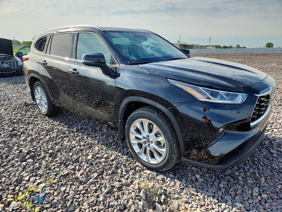 2023 Toyota Highlander VIN 5TDXBRCH9PS123950 COPART salvage auction — HAIL, Mo - Salvage Certificate Of Title, sold $24,200 on 2026-07-08 (photo 4)