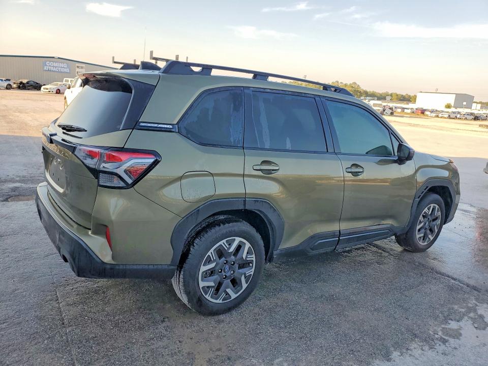 2026 Subaru Forester VIN 4S4SLDD62T3013613 COPART salvage auction — WATER/FLOOD, TX - SALVAGE TITLE-FLOOD DAMAGE, sold $15,600 on 2026-07-31 (photo 3)