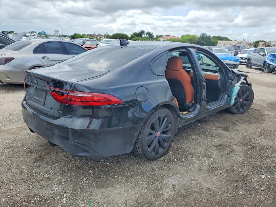 2022 Jaguar VIN SAJBL4GX7NCY91115 COPART salvage auction — SIDE, Fl - Cert Of Title Slvg Rebuildable, sold $5,800 on 2026-08-03 (photo 3)