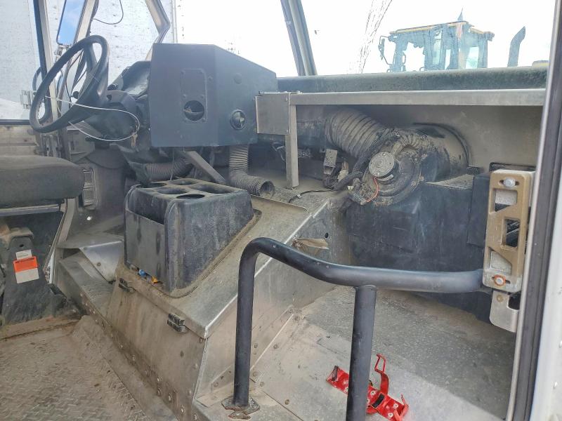 2022 Freightliner Chassis VIN 4UZAC1GA7NCNE9658 COPART salvage auction — FRONT END, KY - CERT OF TITLE-SALVAGE, sold $3,800 on 2026-07-08 (photo 8)