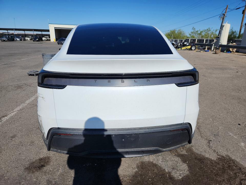 2026 Tesla Model y VIN 7SAYGDED8TA493353 COPART salvage auction — SIDE, Tx - Salvage Vehicle Title, sold $15,300 on 2026-07-31 (photo 6)
