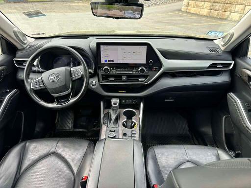 2023 Toyota Highlander VIN 5TDKDRBH8PS035011 COPART salvage auction — MINOR DENT/SCRATCHES, Salvage Title, sold $24,200 on 2026-07-14 (photo 7)