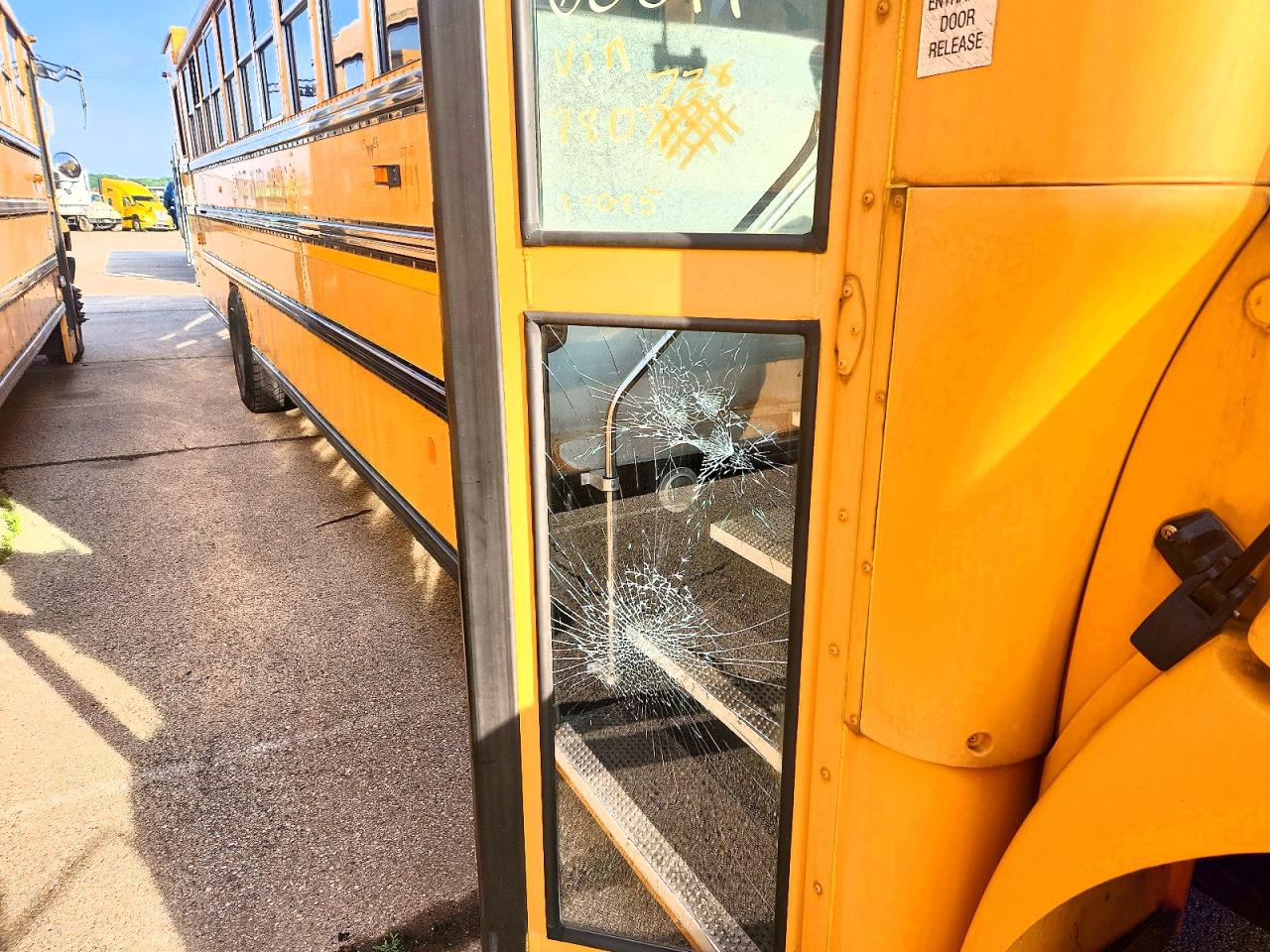 2014 Ic VIN 4DRBUAAN7EB780728 COPART salvage auction — Side, OH - CERTIFICATE OF TITLE, sold $1,400 on 2026-09-09 (photo 9)