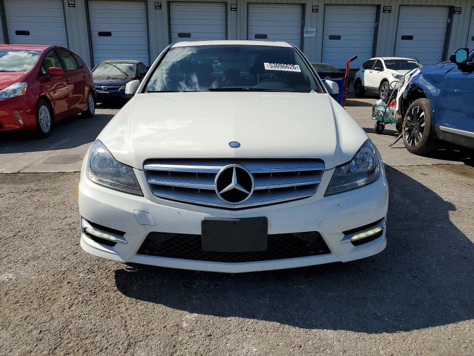 2012 Mercedes-benz C-klasse VIN WDDGF8BB3CR210320 COPART salvage auction — SIDE, IN - CERT OF TITLE-SALVAGE TITLE, sold $1,950 on 2026-08-06 (photo 5)