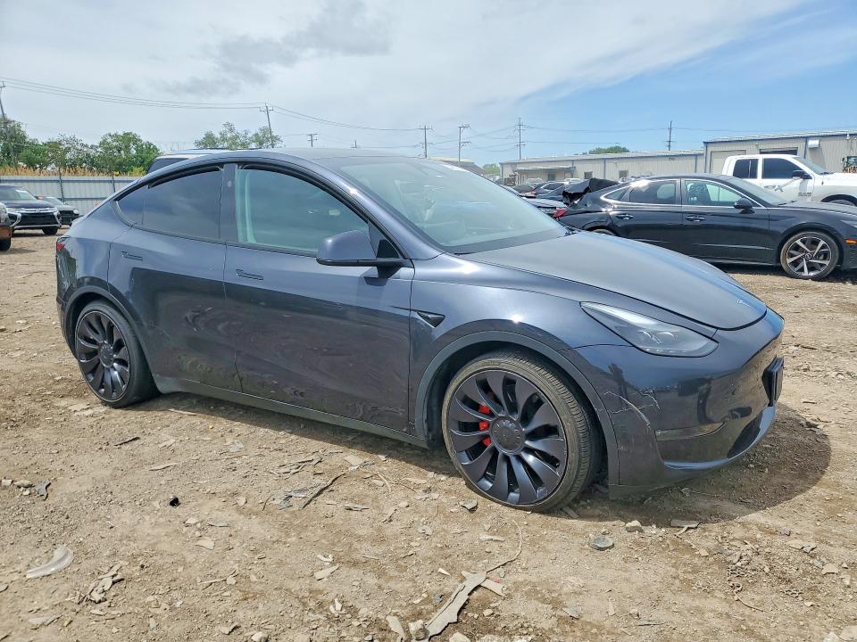2024 Tesla Model y VIN 7SAYGDEFXRA278454 COPART salvage auction — SIDE, Il - Salvage Certificate, sold $15,300 on 2026-07-24 (photo 4)