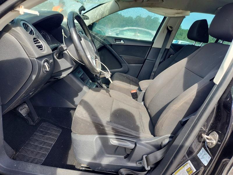 2018 Volkswagen Tiguan VIN WVGAV7AX4JK006072 COPART salvage auction — ROLLOVER, Fl - Cert Of Title Slvg Rebuildable, sold $775 on 2026-08-11 (photo 7)
