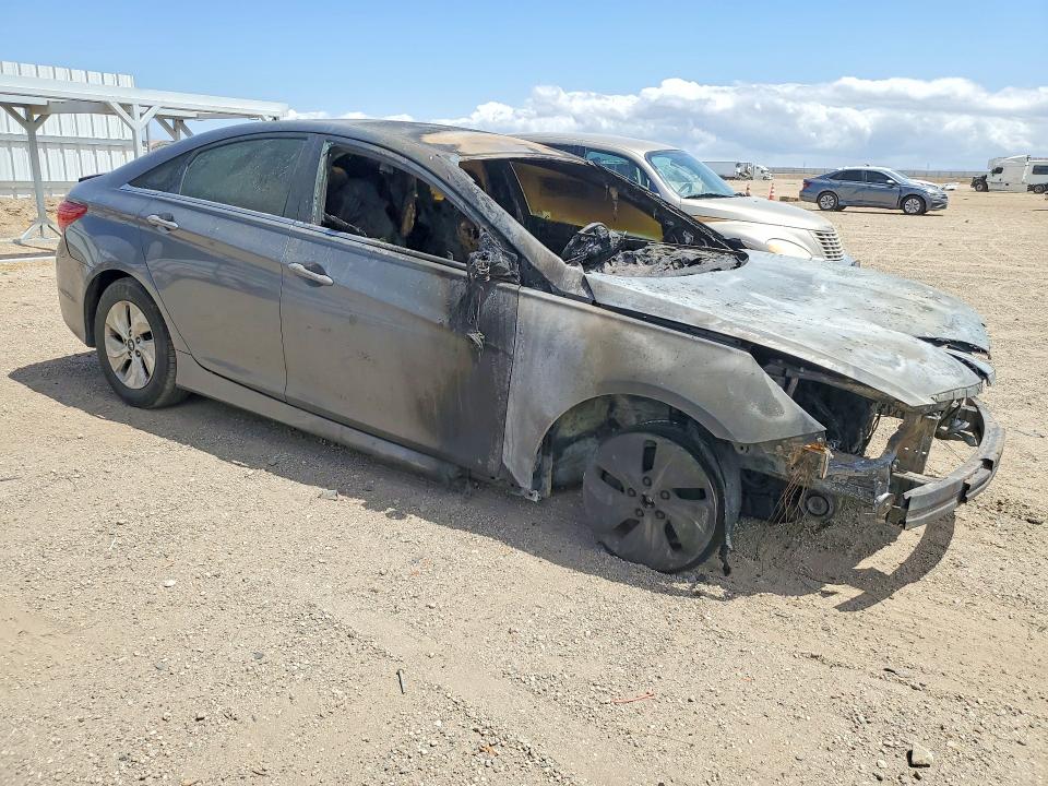 2014 Hyundai Accent VIN KMHCU5AE9EU158082 COPART salvage auction — FRONT END, Ca - Salvage Certificate, sold $625 on 2026-07-20 (photo 4)