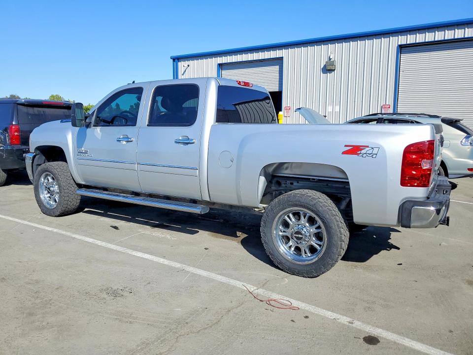 2014 Chevrolet Silverado 2500 VIN 1GC1KXC8XEF179032 COPART salvage auction — MINOR DENT/SCRATCHES, Ca - Dis/Dlr/Exp Only Clean Title, sold $7,800 on 2026-07-02 (photo 2)