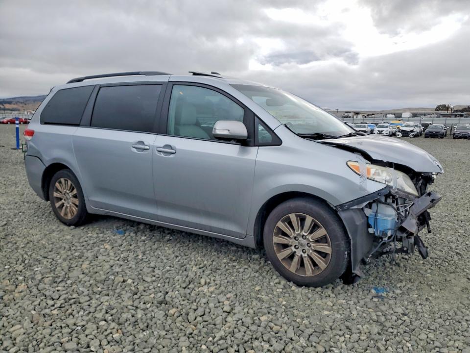 2014 Toyota Sienna VIN 5TDDK3DC5ES093880 COPART salvage auction — REAR END, CA - SALVAGE CERTIFICATE, sold $2,550 on 2026-07-09 (photo 4)