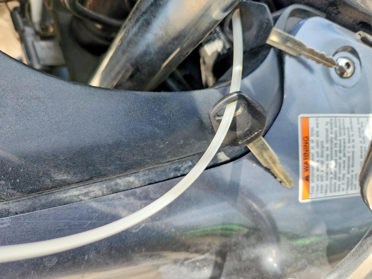 2003 Suzuki GSX750 VIN JS1GR7GA332100608 COPART salvage auction — Side, IL - SALVAGE CERTIFICATE, sold $15 on 2026-06-25 (photo 8)