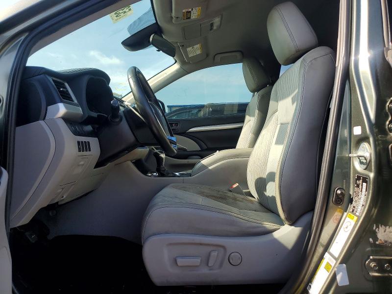 2019 Toyota Highlander VIN 5TDZZRFH1KS333290 COPART salvage auction — MINOR DENT/SCRATCHES, In - Certificate Of Title (P), sold $9,600 on 2026-07-30 (photo 7)