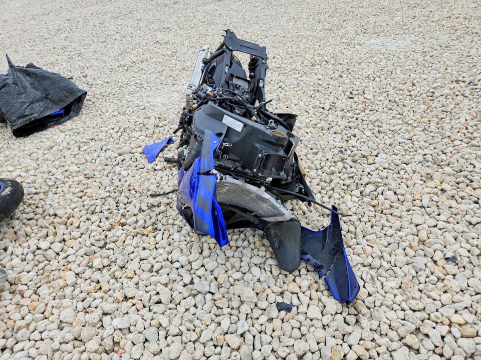 2016 Yamaha Yzfr1m VIN JYARN40E8GA000517 COPART salvage auction — ALL OVER, Tx - Salvage Vehicle Title, sold $2,100 on 2026-07-16 (photo 2)