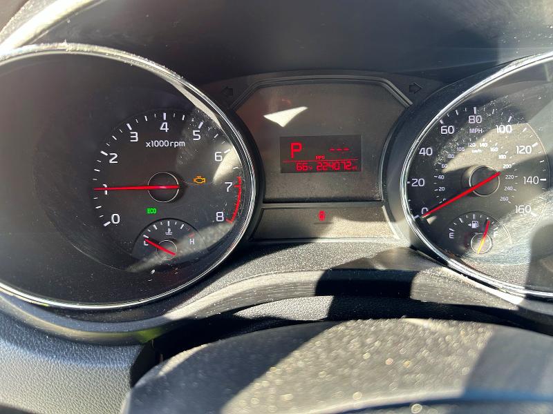 2017 Kia SEDONA VIN KNDMA5C1XH6264741 COPART salvage auction — NORMAL WEAR, MA - CERTIFICATE OF TITLE (P), sold $800 on 2026-07-02 (photo 8)