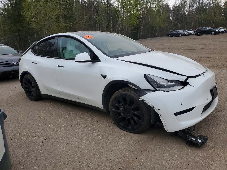 2022 Tesla Model y VIN 7SAYGDEE8NF361840 COPART salvage auction — SIDE, On - Permit Salvage, sold $5,700 on 2026-07-07 (photo 4)