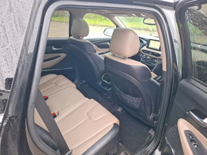 2020 Hyundai Santa fe VIN 5NMS5CAA3LH255085 COPART salvage auction — MINOR DENT/SCRATCHES, On - Permit No Brand - Unfit (P), sold $11,200 on 2026-07-03 (photo 6)