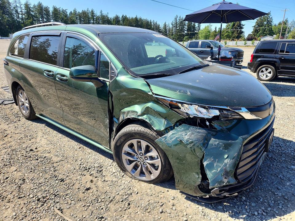 2023 Toyota Sienna VIN 5TDKSKFC8PS095771 COPART salvage auction — UNDERCARRIAGE, Salvage Title, sold $19,700 on 2026-07-10 (photo 4)