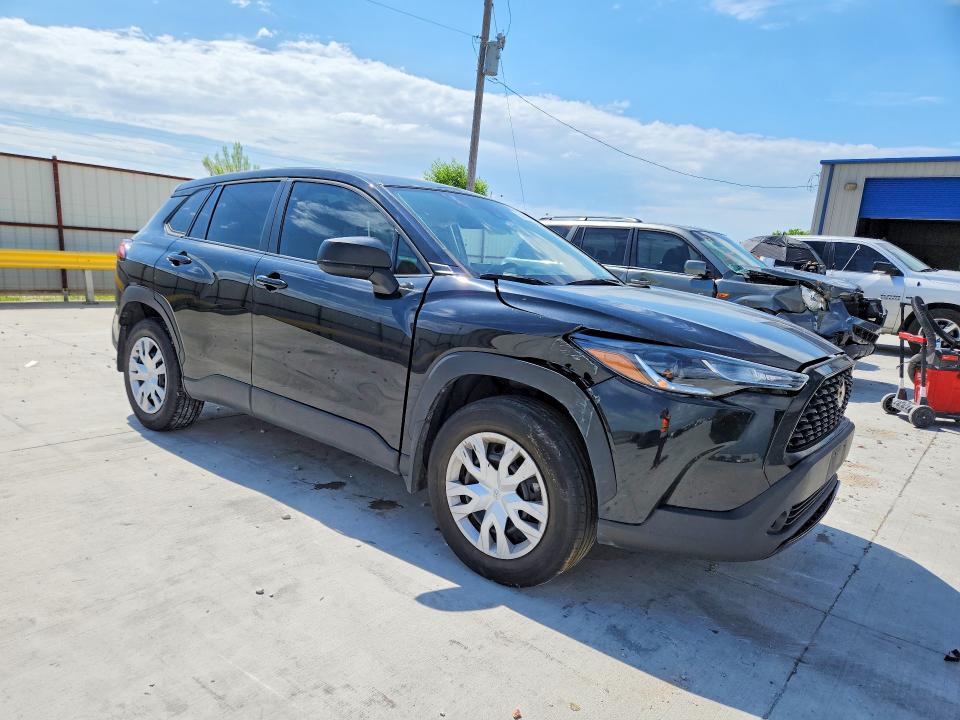 2022 Toyota Corolla cross VIN 7MUAAAAG5NV028583 COPART salvage auction — SIDE, Tx - Salvage Vehicle Title, sold $4,800 on 2026-07-02 (photo 4)