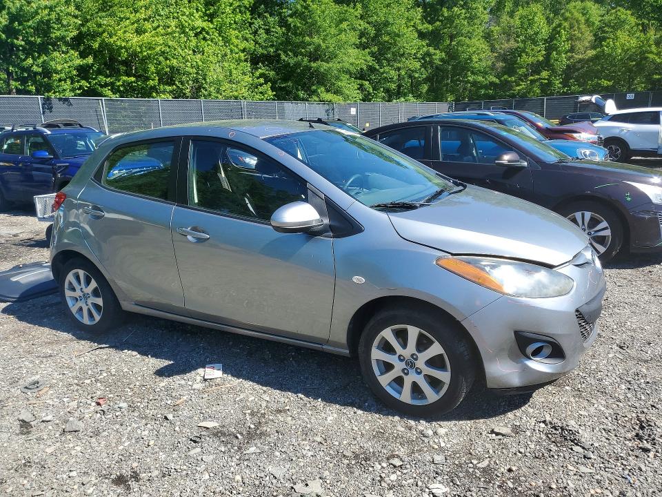 2014 Mazda 2 VIN JM1DE1LZ9E0174160 COPART salvage auction — SIDE, Md - Cert Of Salvage > 75% Damage, sold $625 on 2026-07-14 (photo 4)