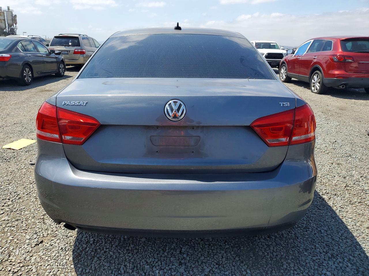 2014 Volkswagen Passat VIN 1VWAT7A38EC070264 COPART salvage auction — Minor Dent/Scratches, CA - DIS/DLR/EXP ONLY CLEAN TITLE, sold $425 on 2026-09-09 (photo 6)