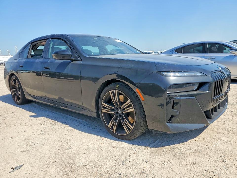 2023 BMW 7er VIN WBA33EJ01PCL68158 COPART salvage auction — SIDE, Tx - Salvage Vehicle Title, sold $49,250 on 2026-07-07 (photo 4)