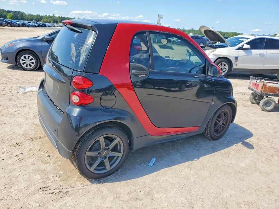 2015 Smart Fortwo VIN WMEEJ3BA5FK796382 COPART salvage auction — SIDE, Tx - Salvage Vehicle Title, sold $1,250 on 2026-08-11 (photo 3)