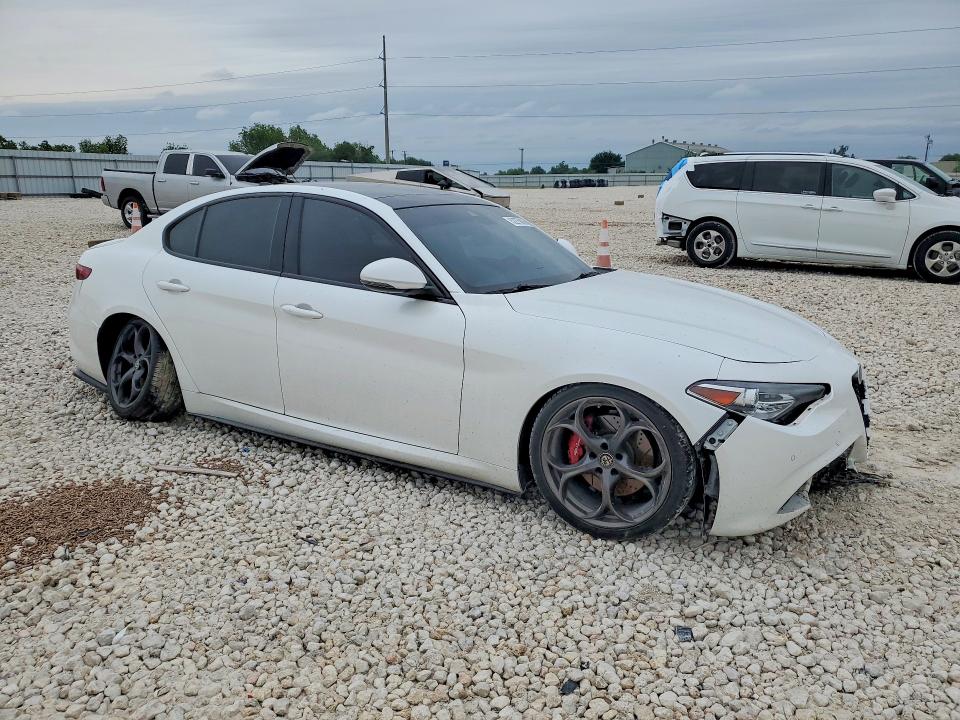 2018 Alfa romeo Giulia VIN ZARFAEEN9J7573650 COPART salvage auction — FRONT END, TX - SALVAGE VEHICLE TITLE, sold $1,550 on 2026-07-16 (photo 4)