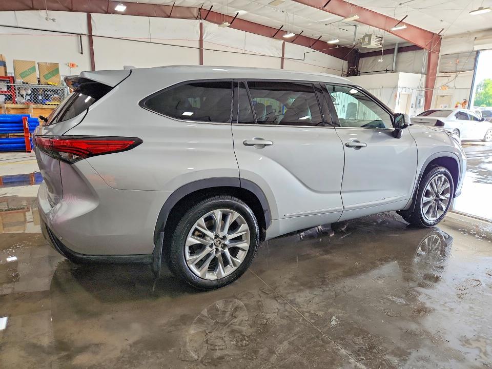 2020 Toyota VIN 5TDDZRBH2LS022095 COPART salvage auction — SIDE, Il - Salvage Certificate, sold $15,700 on 2026-07-15 (photo 3)