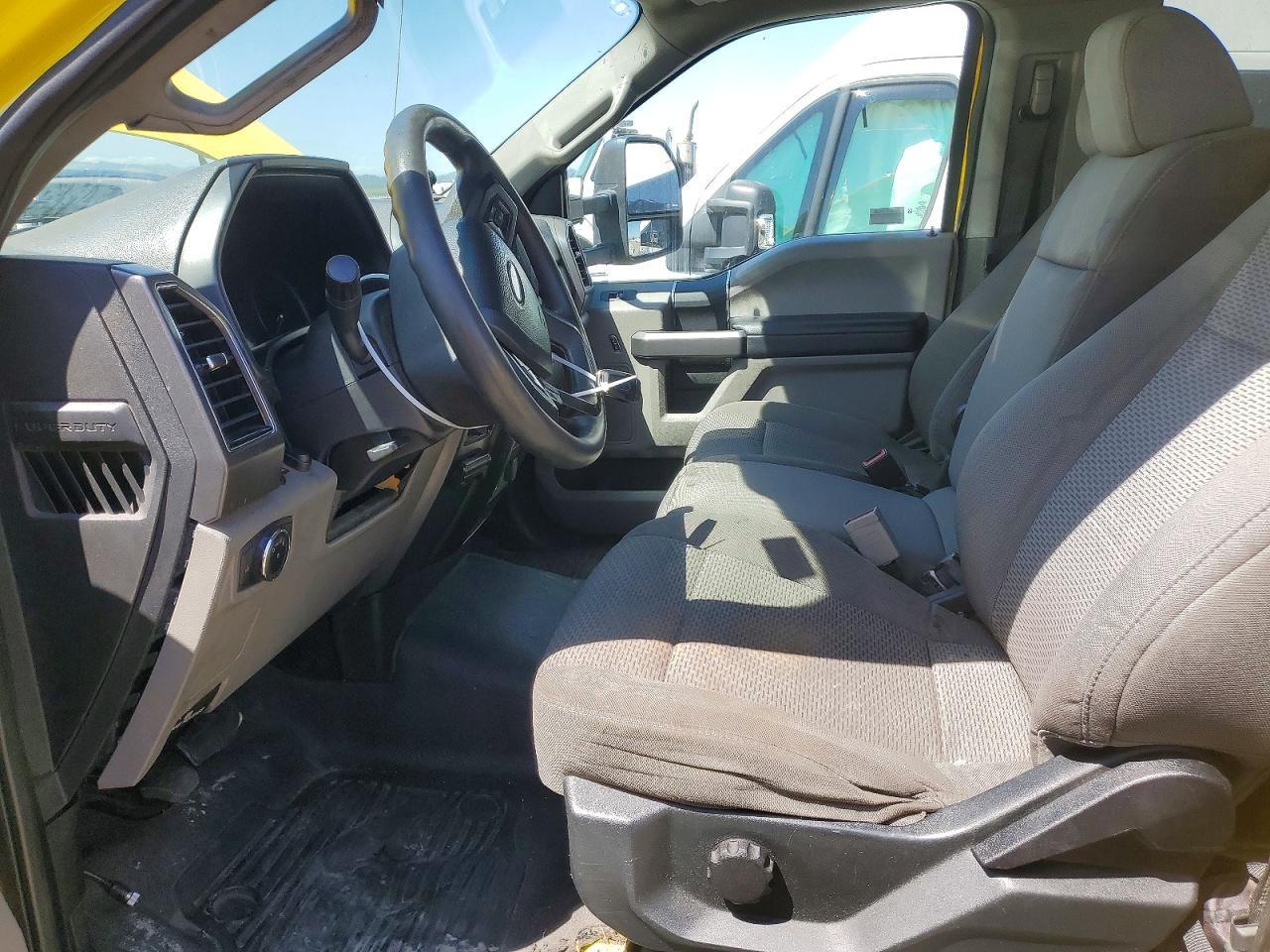 2020 Ford F-550 super duty VIN 1FDUF5GT5LDA06477 COPART salvage auction — Side, CA - DIS/DLR/EXP ONLY CLEAN TITLE (P), sold $32,750 on 2026-06-01 (photo 7)