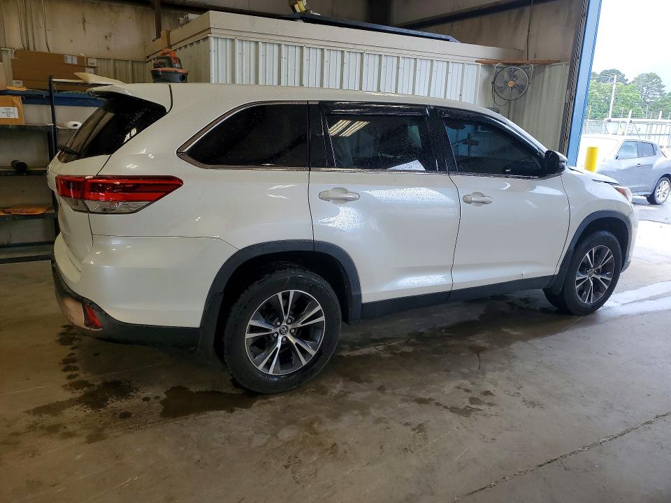 2019 Toyota Highlander VIN 5TDZZRFH7KS356119 COPART salvage auction — SIDE, AR - CERT OF TITLE-SALVAGE, sold $1,350 on 2026-07-27 (photo 3)